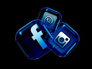 icônes de réseaux sociaux facebook, instagram et whats app pour leur correction via l'abonnement